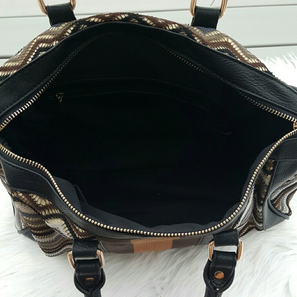 Gorgeous Handbag - Picture 3 of 3