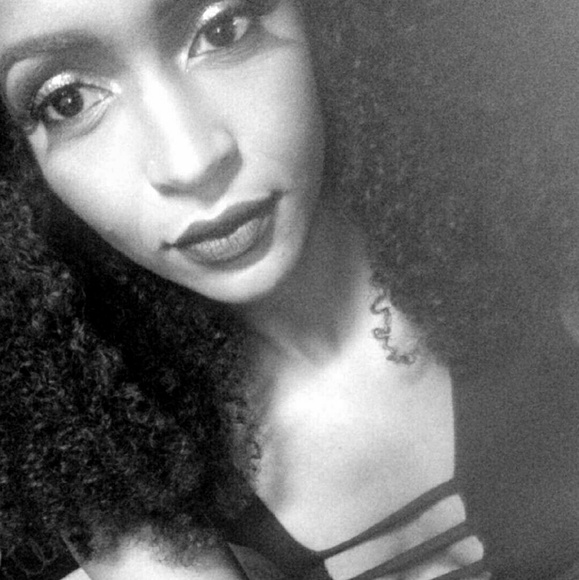 Meet your Posher, Alysa - Picture 3 of 3