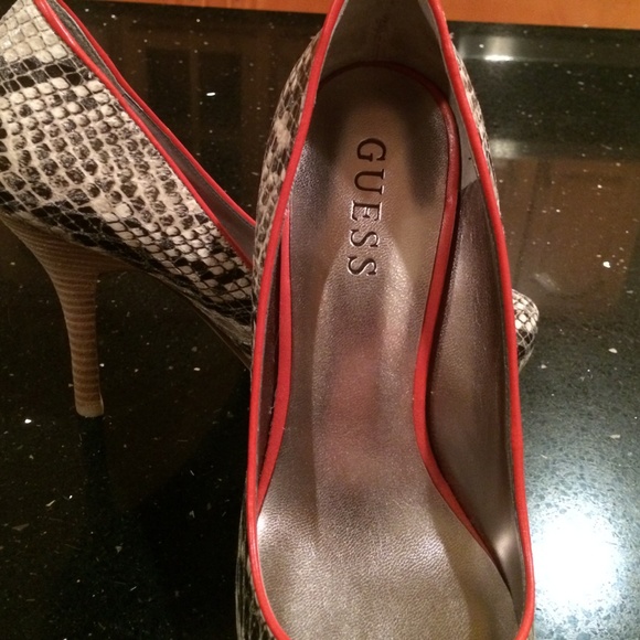 Guess Shoes - Picture 3 of 4