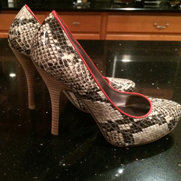 Guess Shoes - Picture 4 of 4