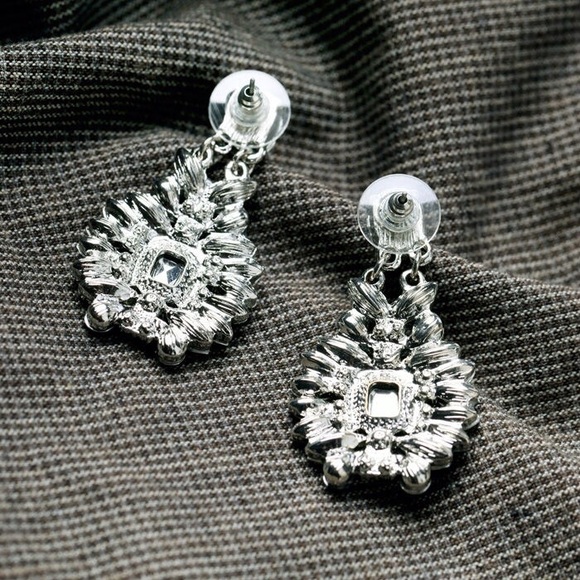 • SALE • Ocean Inspired Earrings • - Picture 3 of 3