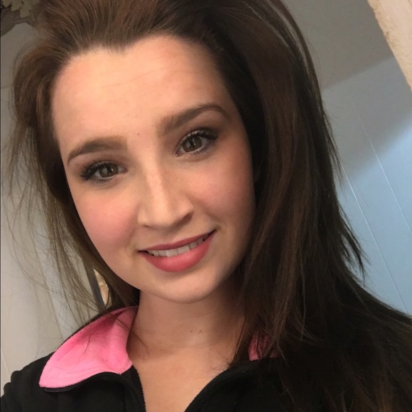 Meet your Posher, Lauren - Picture 1 of 1