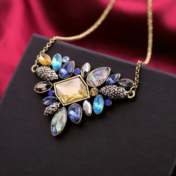 Jewelry - • Last 2 • Elegant Shades of Blue Necklace •
