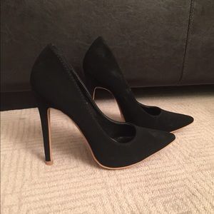 Black Suede Pointy Pumps