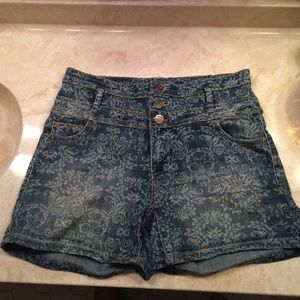 High waisted skull jean shorts