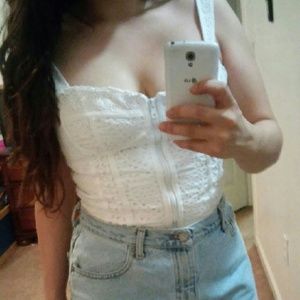 Beautiful zip up crop top