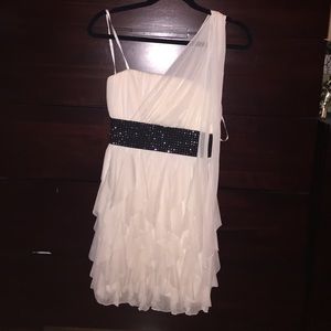 White one-shoulder party dress
