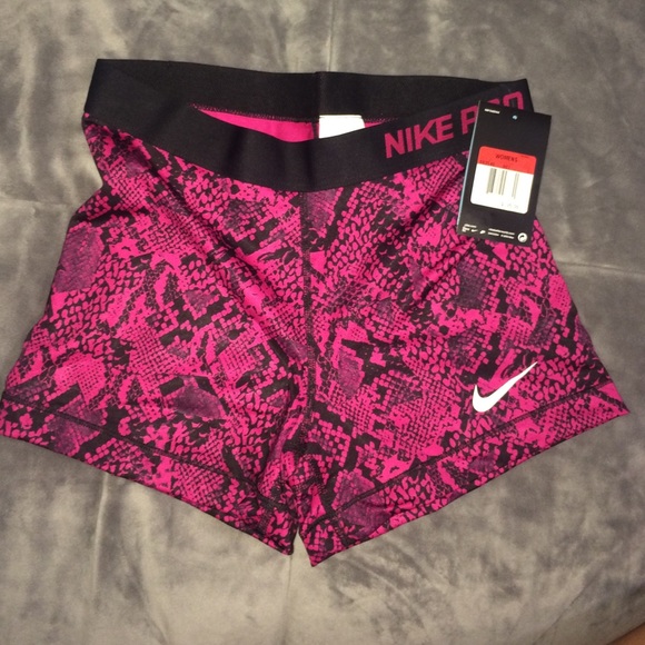 NWT NIKE PRO VIXENS