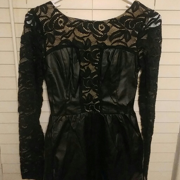 Black dress - Picture 3 of 8
