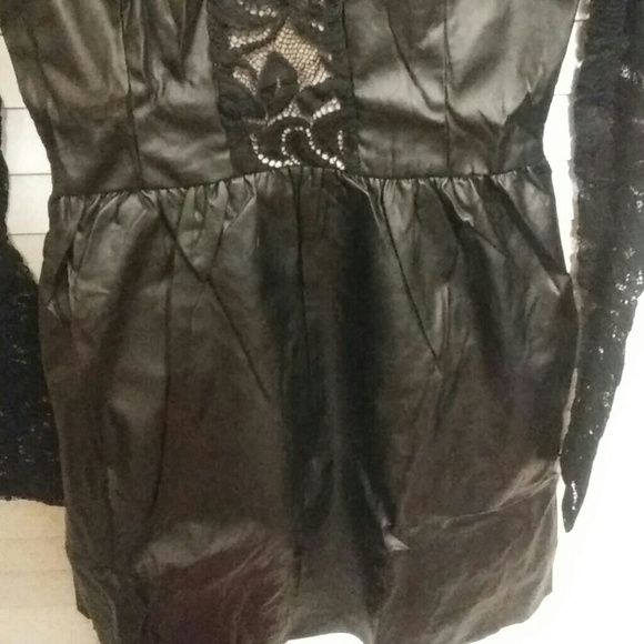 Black dress - Picture 4 of 8