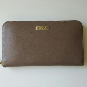 NEW Furla continental wallet