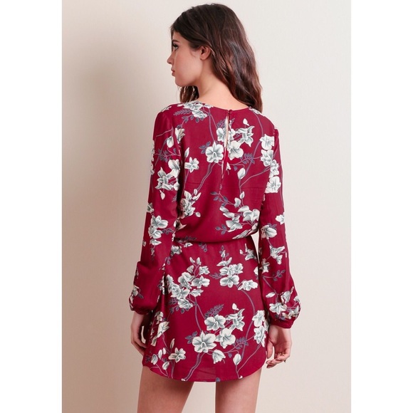 ✖️SOLD✖️Red Floral Lace Up Long Sleeve Dress - Picture 3 of 4