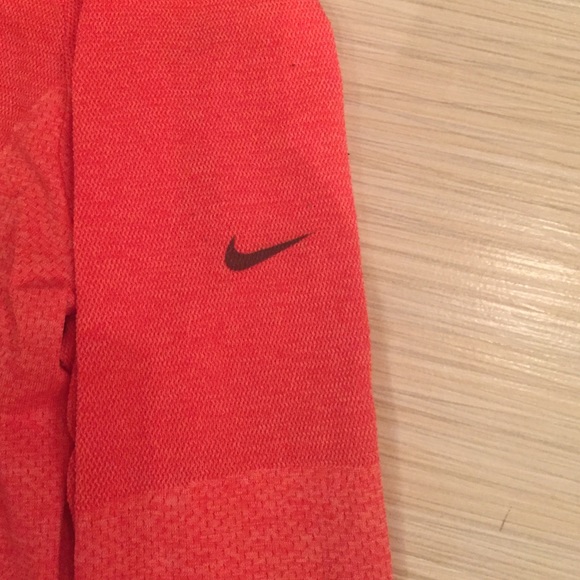 Nike dri fit full zip lightweight jacket - Picture 3 of 4