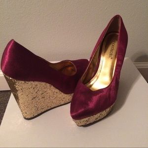 Shoe Dazzle Magenta wedges