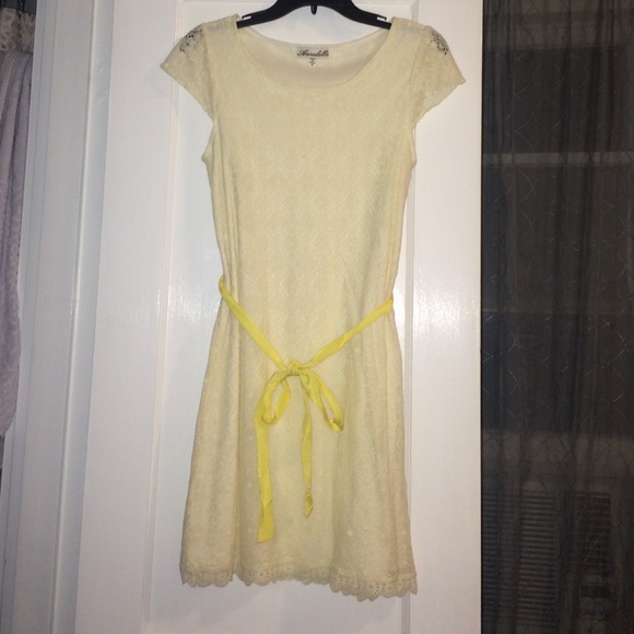 Francesca's cream lace dress. Size small NWOT
