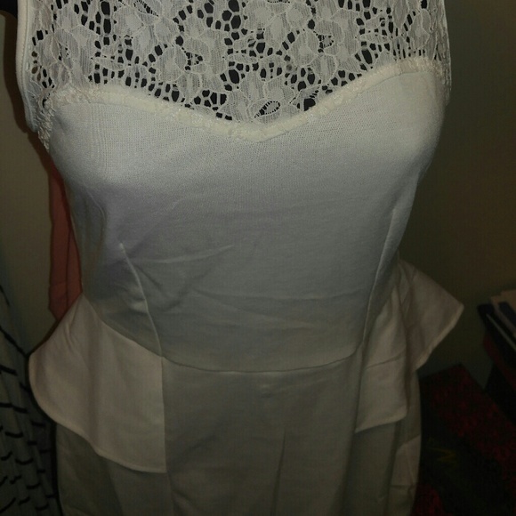 Pretty Ivory dress - Picture 4 of 8