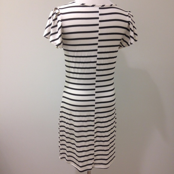 V-neck dress with black stripes - Picture 3 of 4