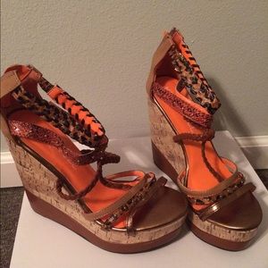 Kiss&Tell Wedges