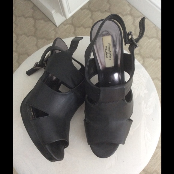 Edgy sling back heels 🎉sale🎉