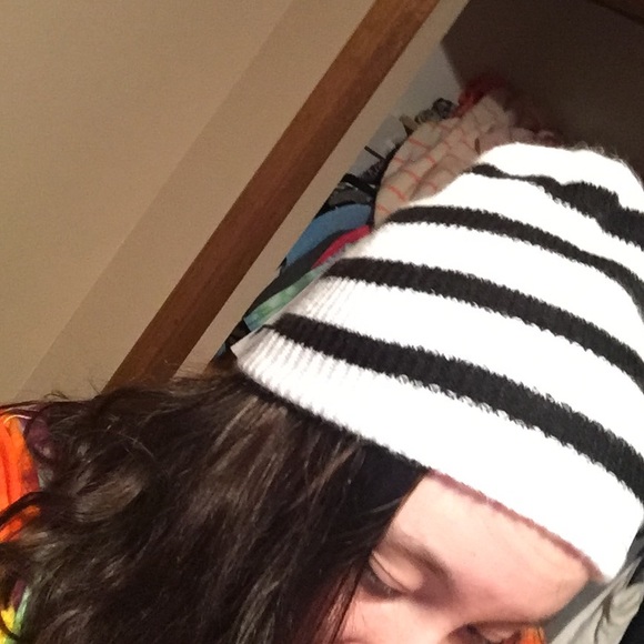 Neff hat - Picture 4 of 4