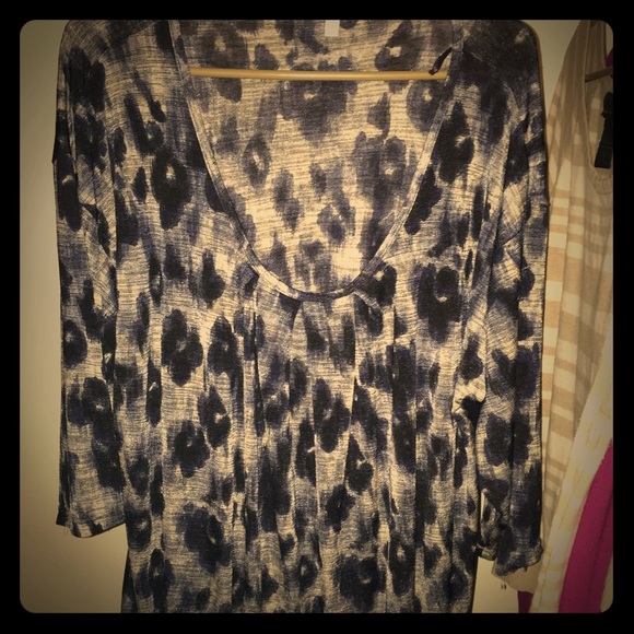 Fashion bug light dressy shirt.