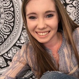 Meet your Posher, Cassandra