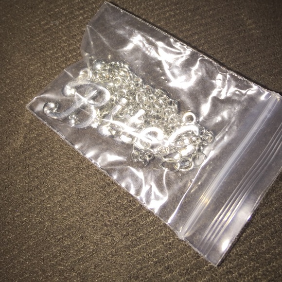 Bitch necklace - Picture 3 of 3