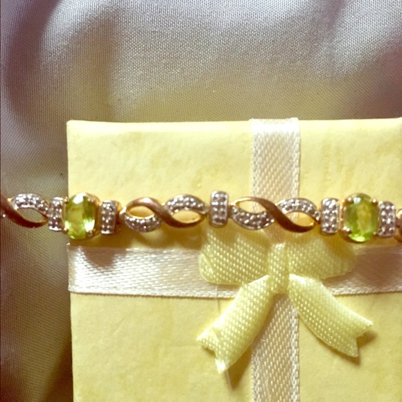 Very pretty bracelet  with peridot jem stones