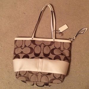 Coach Tote Bag. Tan/White