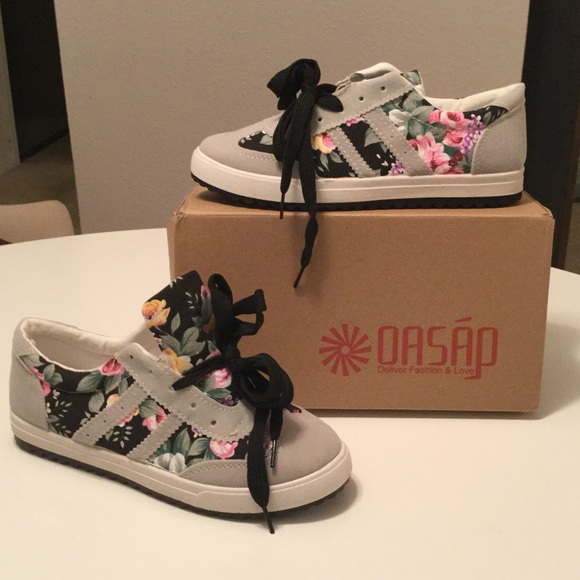 Brand new in box adorable gray floral sneakers