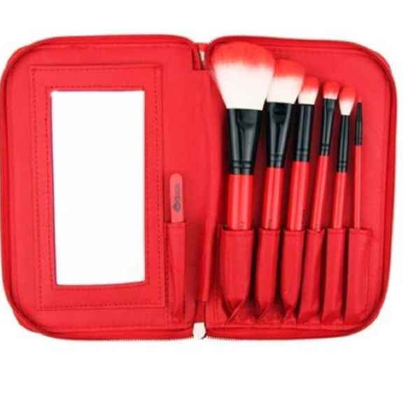 Crown Brush Set