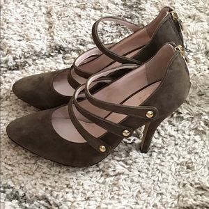 Vince Camuto Army Green suede Heels.💨❤️