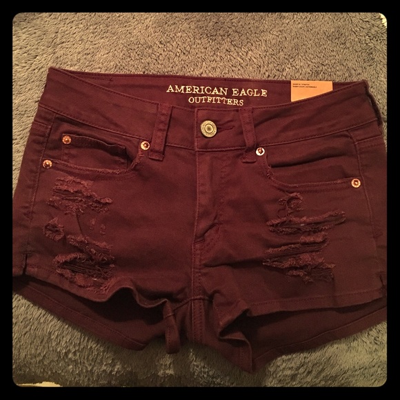 American Eagle maroon shorts