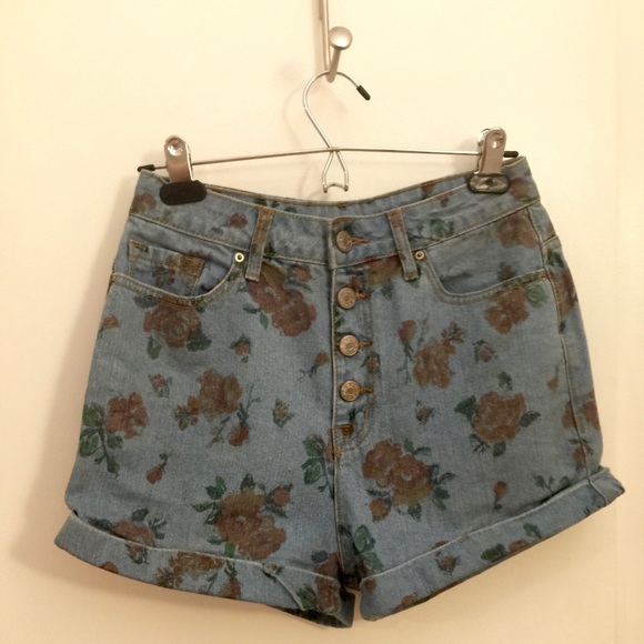 Adorable Rose Print BDG High Waist Jean Shorts 26!
