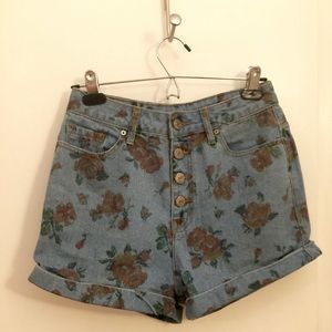Adorable Rose Print BDG High Waist Jean Shorts 26!