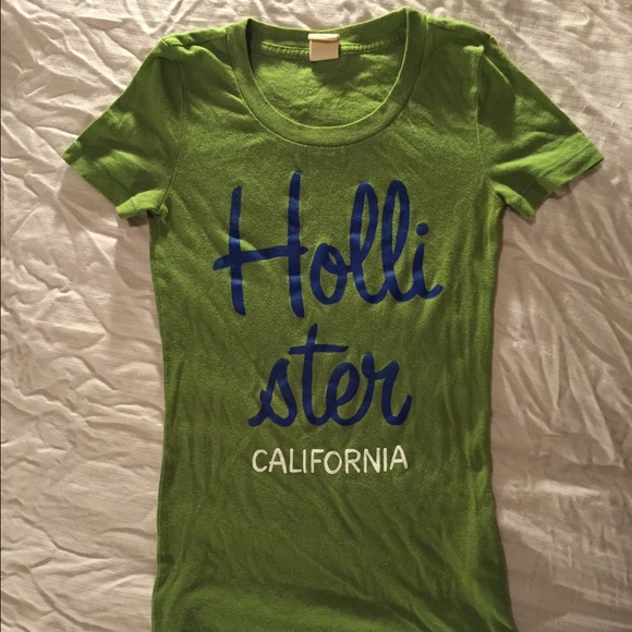 Green Hollister graphic t-shirt