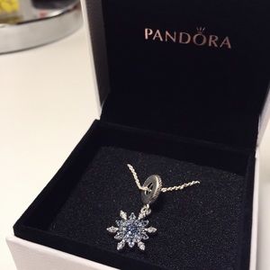 Pandora crystalized snowflake necklace