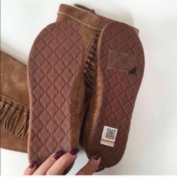 UGG authentic mammoth fringe boots Sz 6 new - Picture 2 of 4