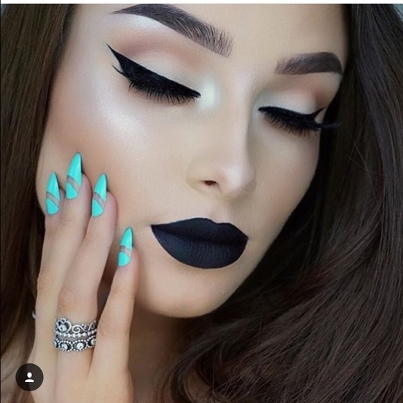 Meet your Posher, Romela