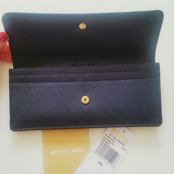 βSOLDβπ NWT Michael Kors Jet Set Wallet in Navyπ - Picture 2 of 3