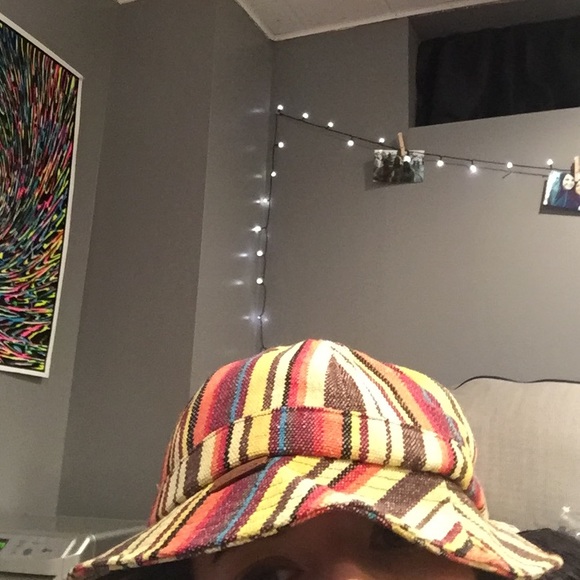 VOLCOM HAT - Picture 3 of 4