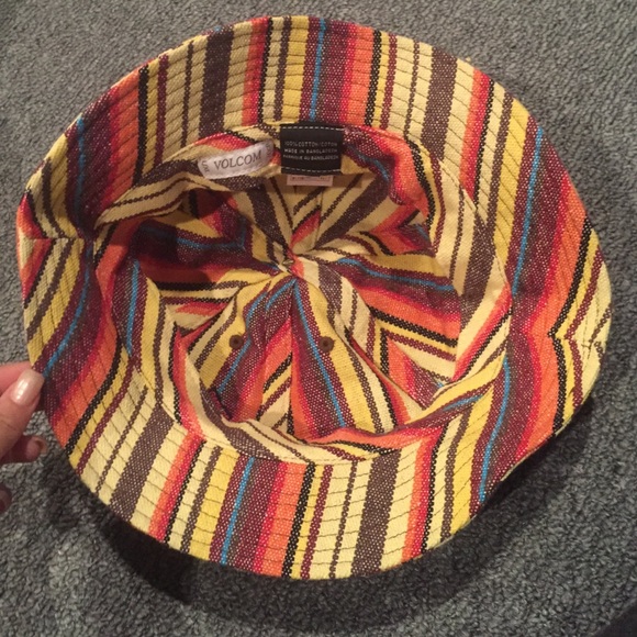 VOLCOM HAT - Picture 4 of 4