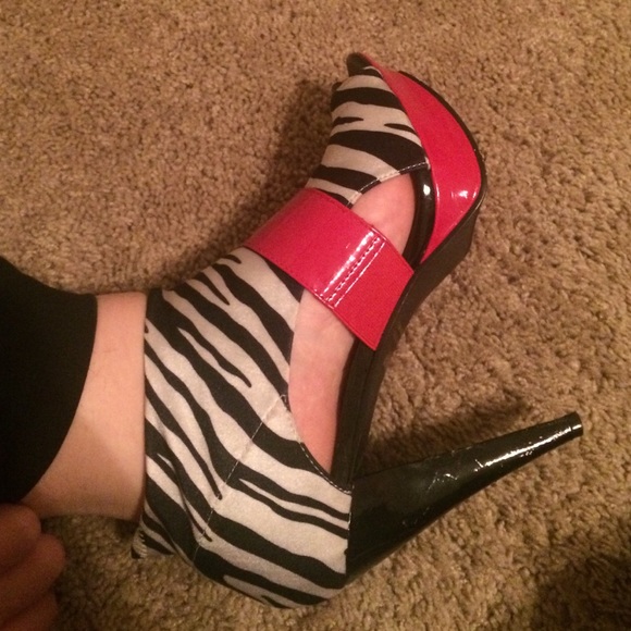 Bumper Zebra 4" Heels - Picture 2 of 4