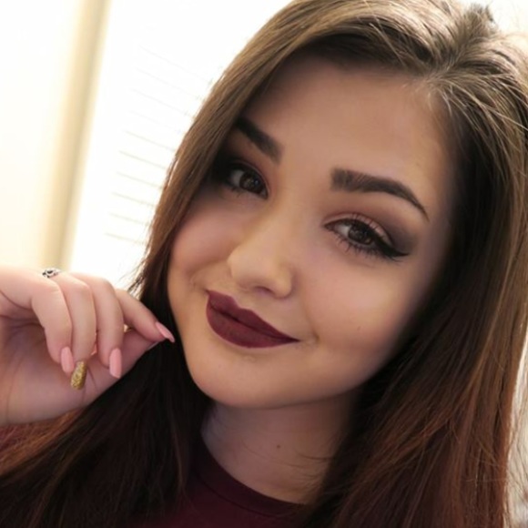 Meet your Posher, Emilie