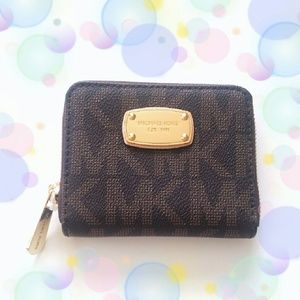💕 NWT Michael Kors Jet Set Wallet 💕