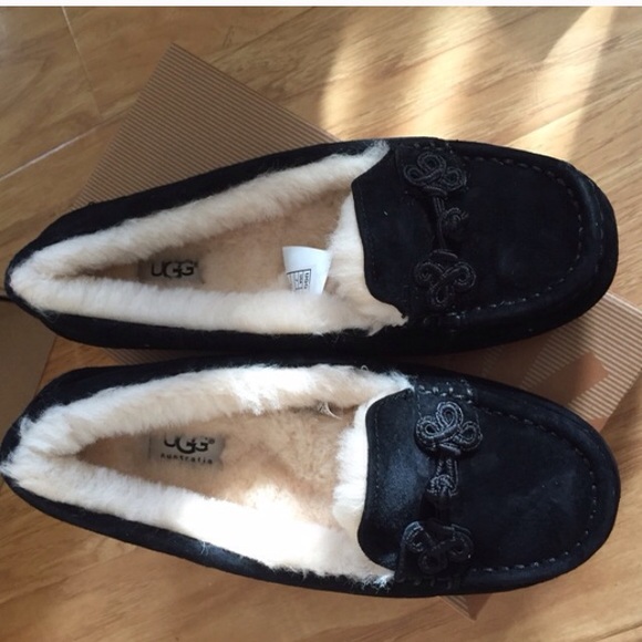 UGG SUKI AUTHENTIC MOCASSINS SZ 7 NEW - Picture 2 of 4
