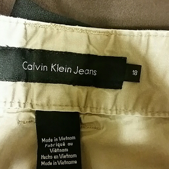 Shorts - Picture 3 of 3