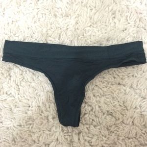 🆕 dark green lululemon thong