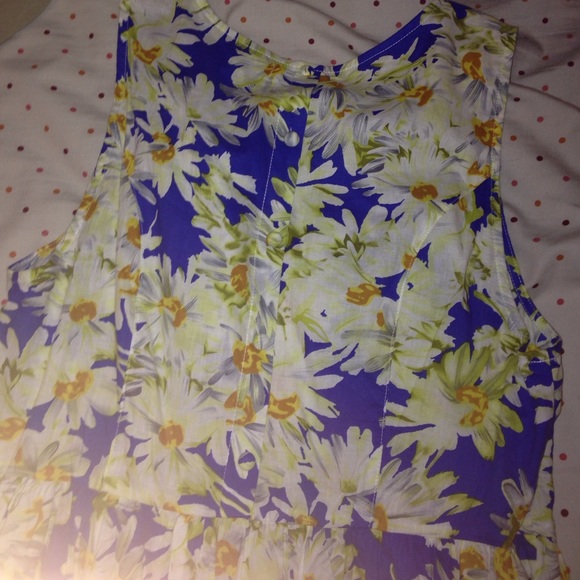 Spring dress - Picture 2 of 2