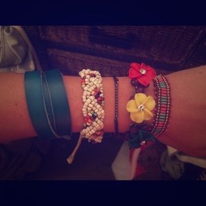 5 Bracelet bundle!! Very cute!! Make me an offer!